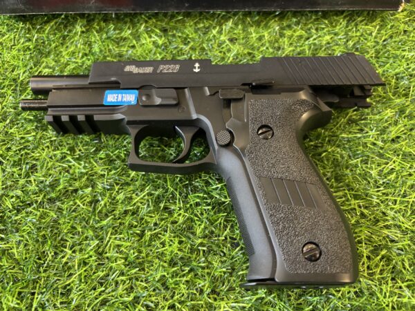 SIG SAUER P226 MK25 Made in Taiwan - Image 6