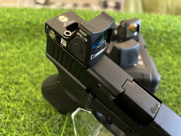 Glock Red Dot Sight MINI Airsoft Holographic, Fit 20 มม. Picatinny/Weaver Rail - Image 2